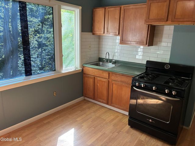 123 Lomasney Avenue, Schenectady, NY 12308