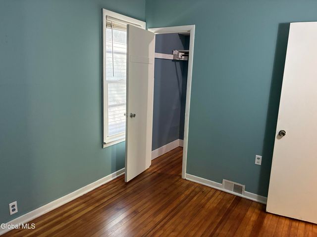 123 Lomasney Avenue, Schenectady, NY 12308