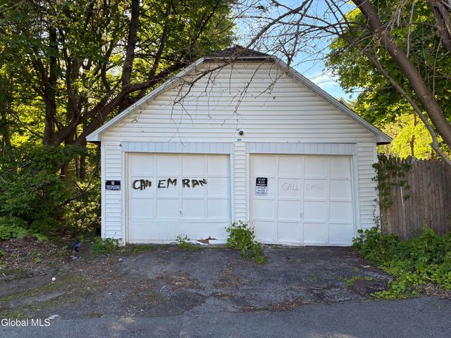 123 Lomasney Avenue, Schenectady, NY 12308
