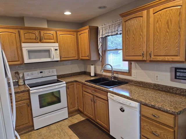 1828 N Claremont Drive, Janesville, WI 53545