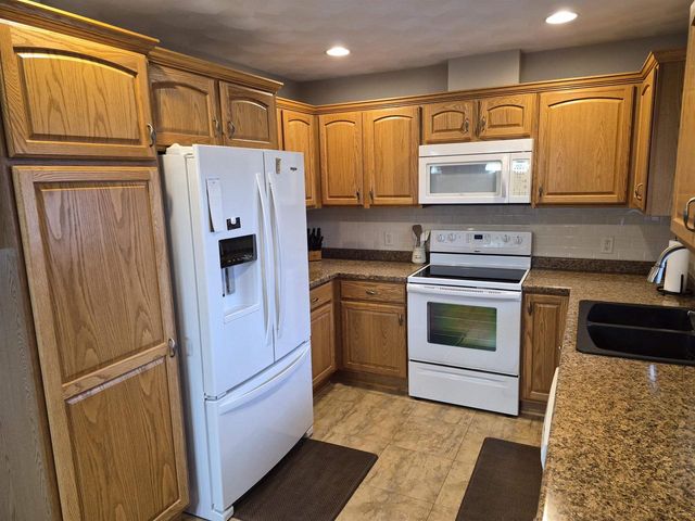 1828 N Claremont Drive, Janesville, WI 53545