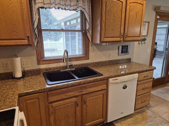 1828 N Claremont Drive, Janesville, WI 53545