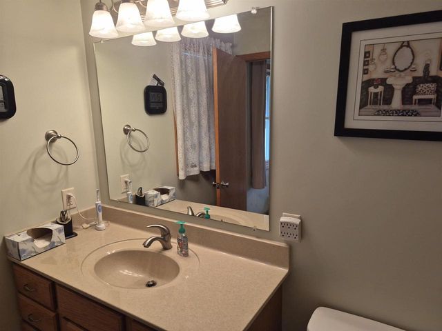 1828 N Claremont Drive, Janesville, WI 53545