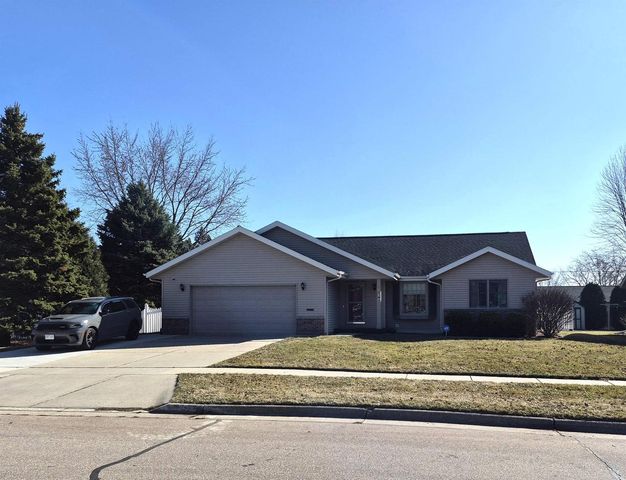 1828 N Claremont Drive, Janesville, WI 53545