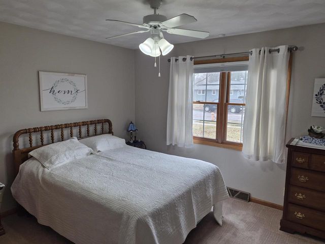 1828 N Claremont Drive, Janesville, WI 53545