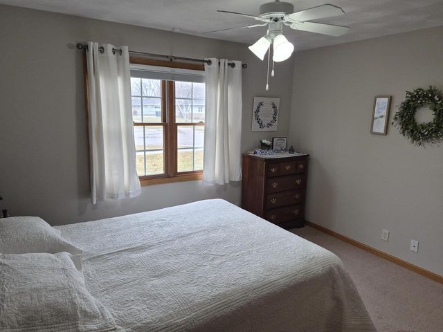 1828 N Claremont Drive, Janesville, WI 53545