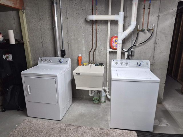 1828 N Claremont Drive, Janesville, WI 53545