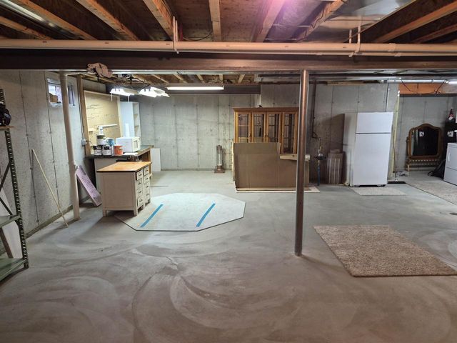 1828 N Claremont Drive, Janesville, WI 53545