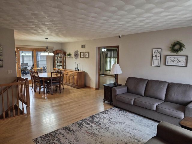 1828 N Claremont Drive, Janesville, WI 53545