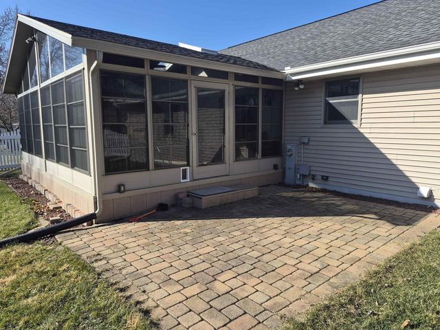 1828 N Claremont Drive, Janesville, WI 53545