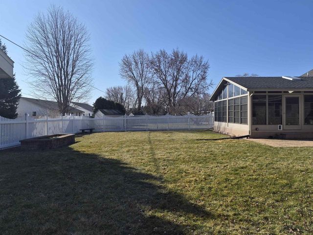 1828 N Claremont Drive, Janesville, WI 53545