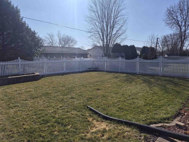 1828 N Claremont Drive, Janesville, WI 53545