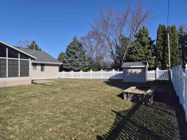 1828 N Claremont Drive, Janesville, WI 53545