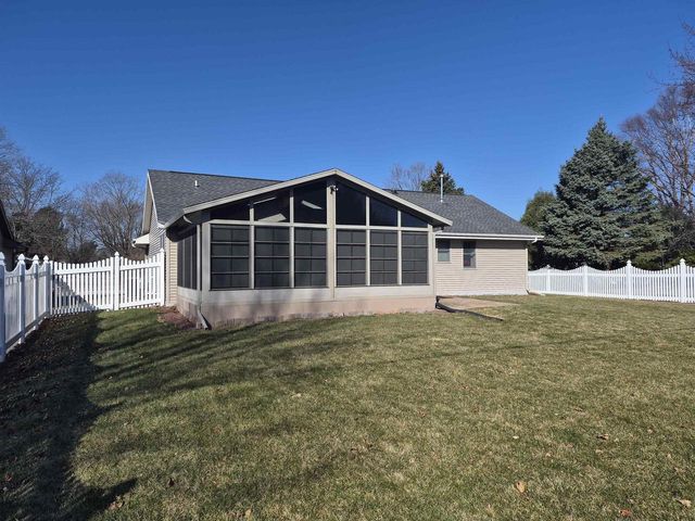 1828 N Claremont Drive, Janesville, WI 53545