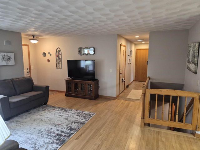 1828 N Claremont Drive, Janesville, WI 53545