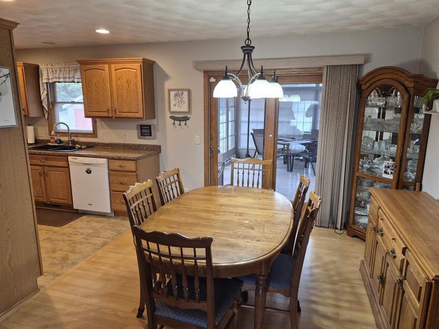 1828 N Claremont Drive, Janesville, WI 53545