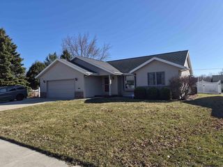 1828 N Claremont Drive, Janesville, WI 53545