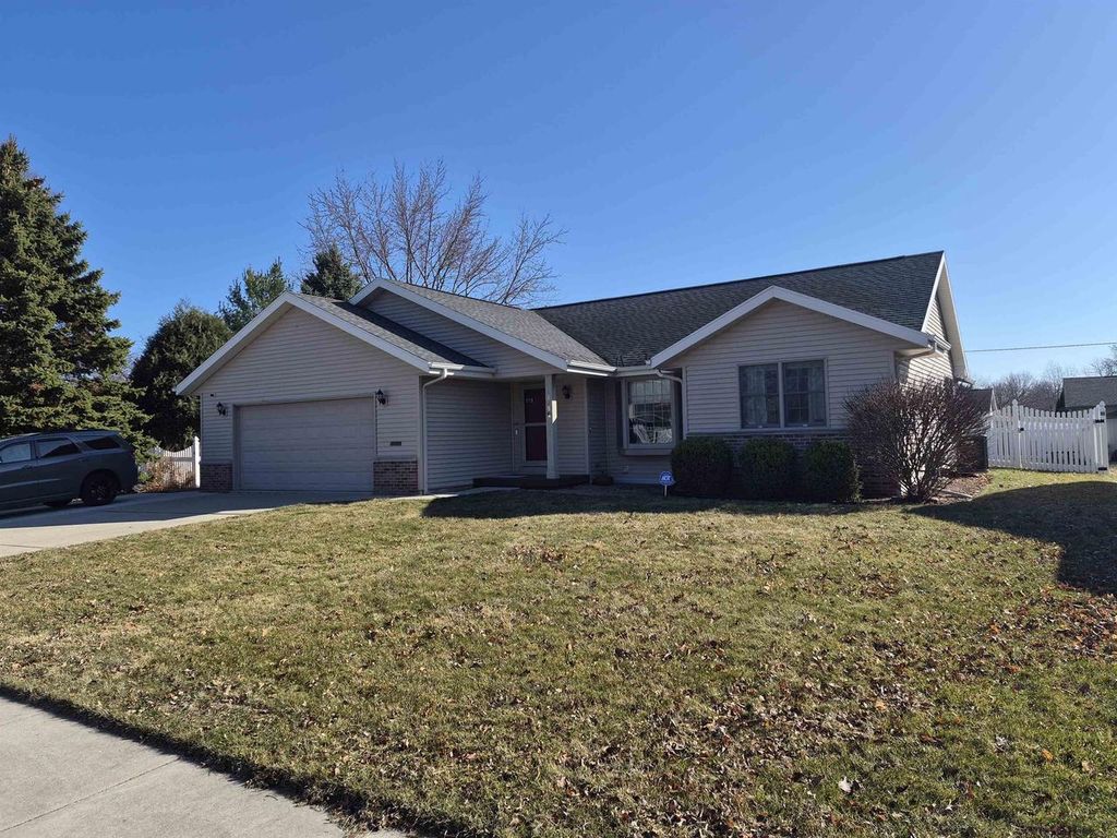 1828 N Claremont Drive, Janesville, WI 53545