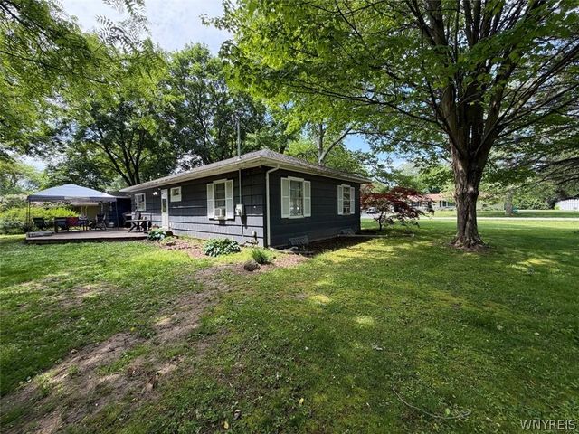 18 Woodline Drive, Penfield, NY 14526
