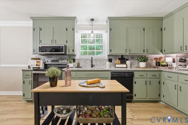 105 Flintlock Dr, Colonial Heights, VA 23834