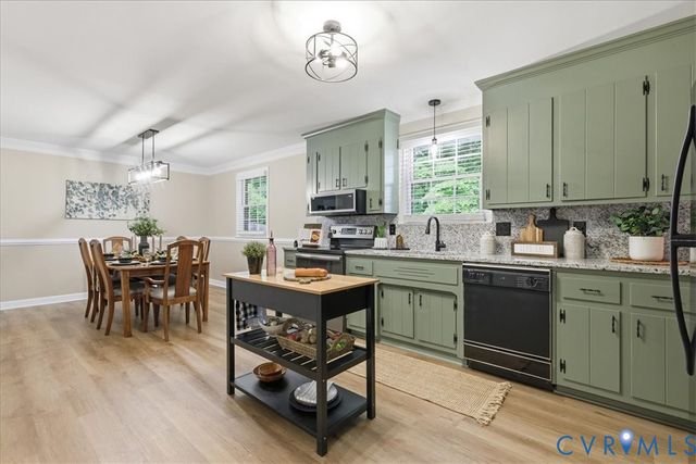 105 Flintlock Dr, Colonial Heights, VA 23834