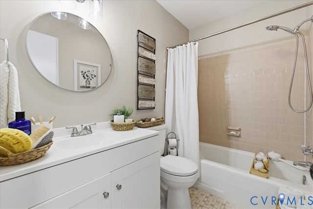 105 Flintlock Dr, Colonial Heights, VA 23834