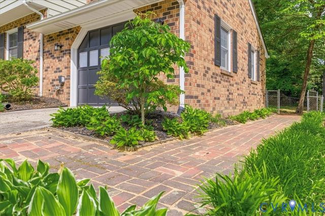 105 Flintlock Dr, Colonial Heights, VA 23834