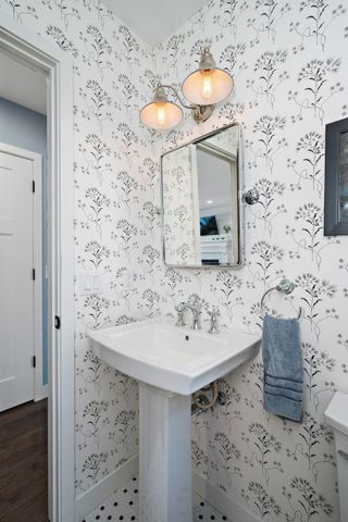 5557 Girard Avenue S, Minneapolis, MN 55419