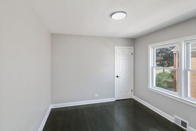 2263 S 14th Avenue, North Riverside, IL 60546