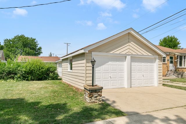 2263 S 14th Avenue, North Riverside, IL 60546