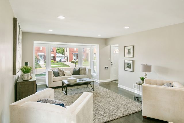 2263 S 14th Avenue, North Riverside, IL 60546