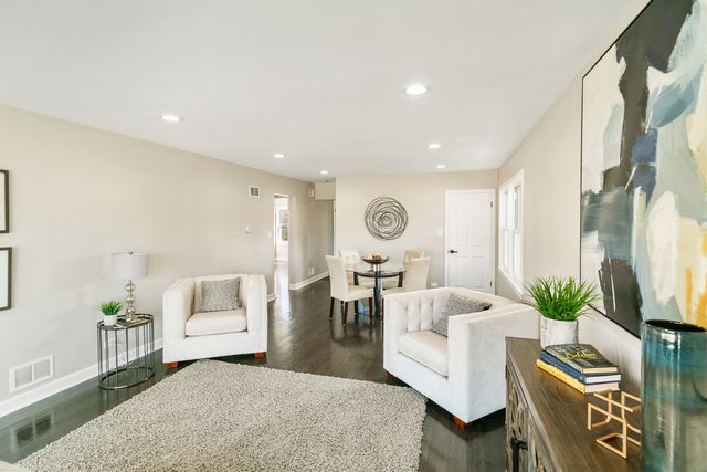 2263 S 14th Avenue, North Riverside, IL 60546