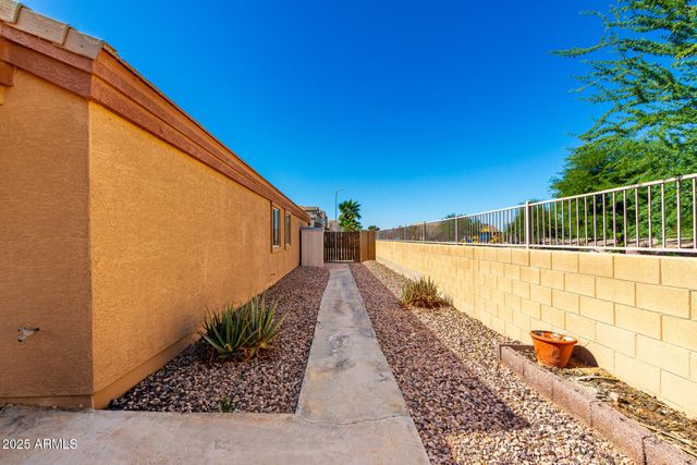 2266 N SANTIANA Street, Casa Grande, AZ 85122