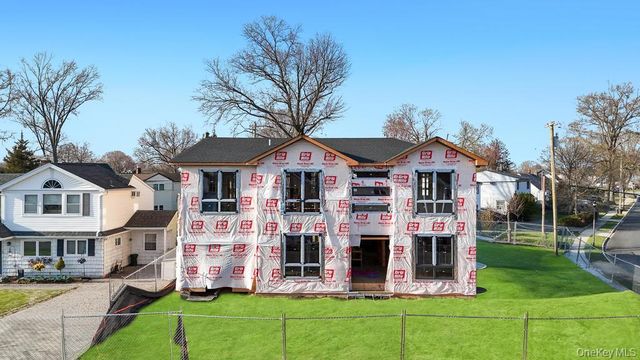 2 Poppy Lane, Levittown, NY 11756