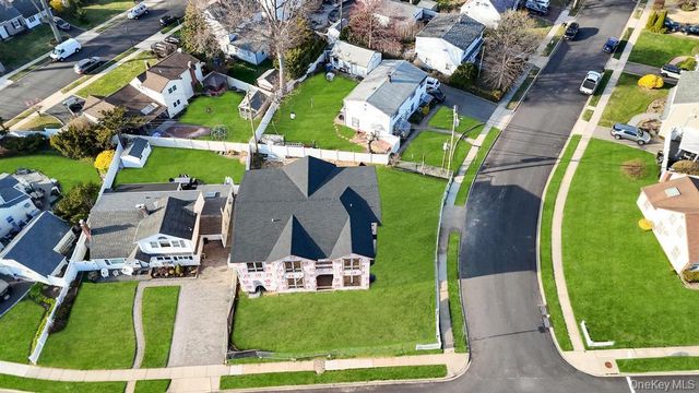 2 Poppy Lane, Levittown, NY 11756