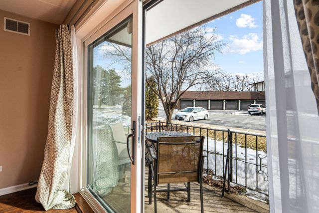 11015 S Theresa Circle 1C, Palos Hills, IL 60465