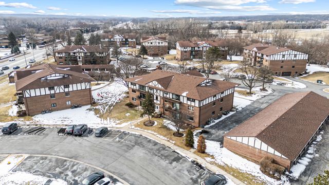 11015 S Theresa Circle 1C, Palos Hills, IL 60465