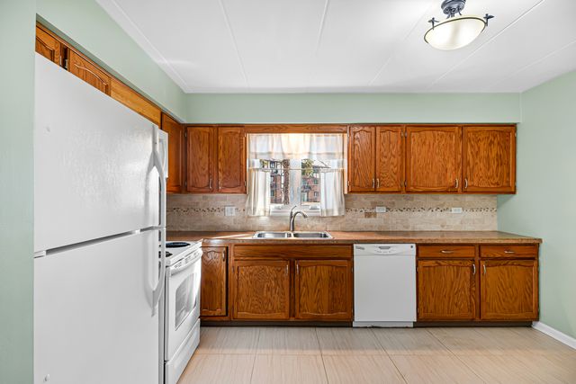 11015 S Theresa Circle 1C, Palos Hills, IL 60465