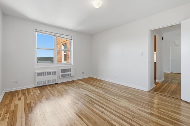 2465 Palisade Ave Apt 8B, New York City, NY 10463