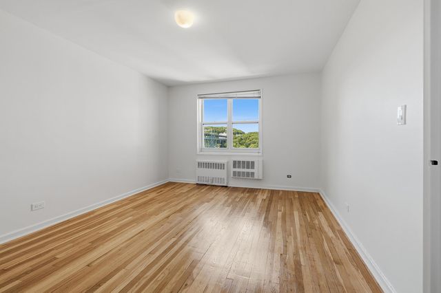 2465 Palisade Ave Apt 8B, New York City, NY 10463