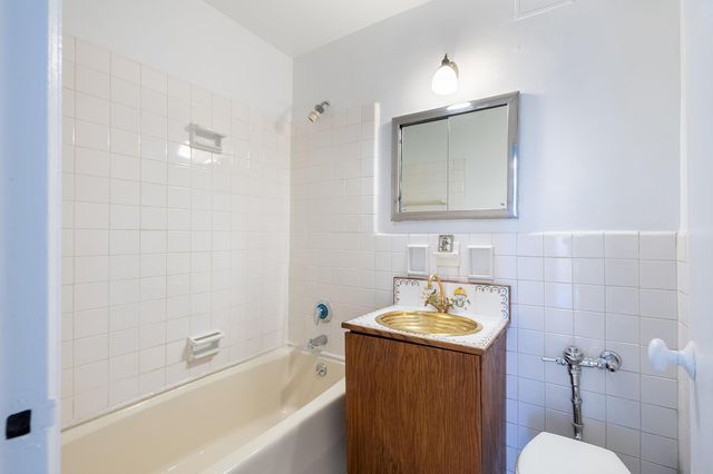 2465 Palisade Ave Apt 8B, New York City, NY 10463