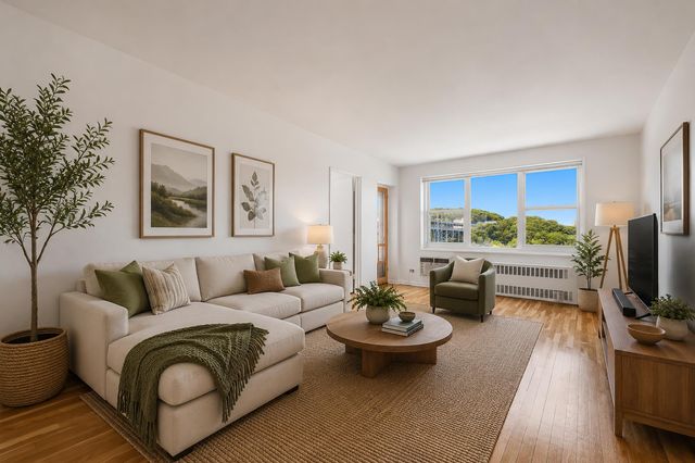 2465 Palisade Ave Apt 8B, New York City, NY 10463
