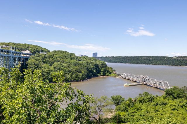 2465 Palisade Ave Apt 8B, New York City, NY 10463
