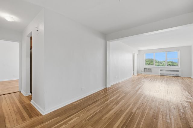 2465 Palisade Ave Apt 8B, New York City, NY 10463