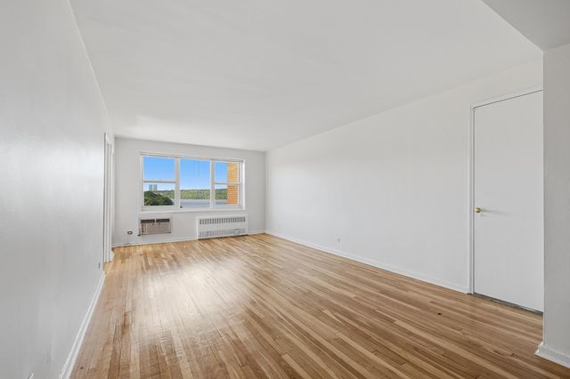 2465 Palisade Ave Apt 8B, New York City, NY 10463