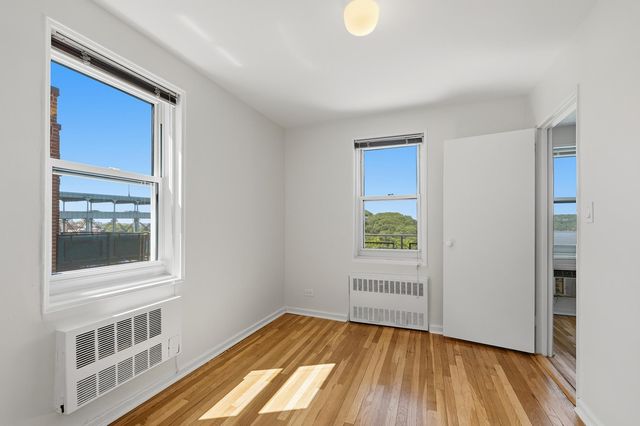 2465 Palisade Ave Apt 8B, New York City, NY 10463
