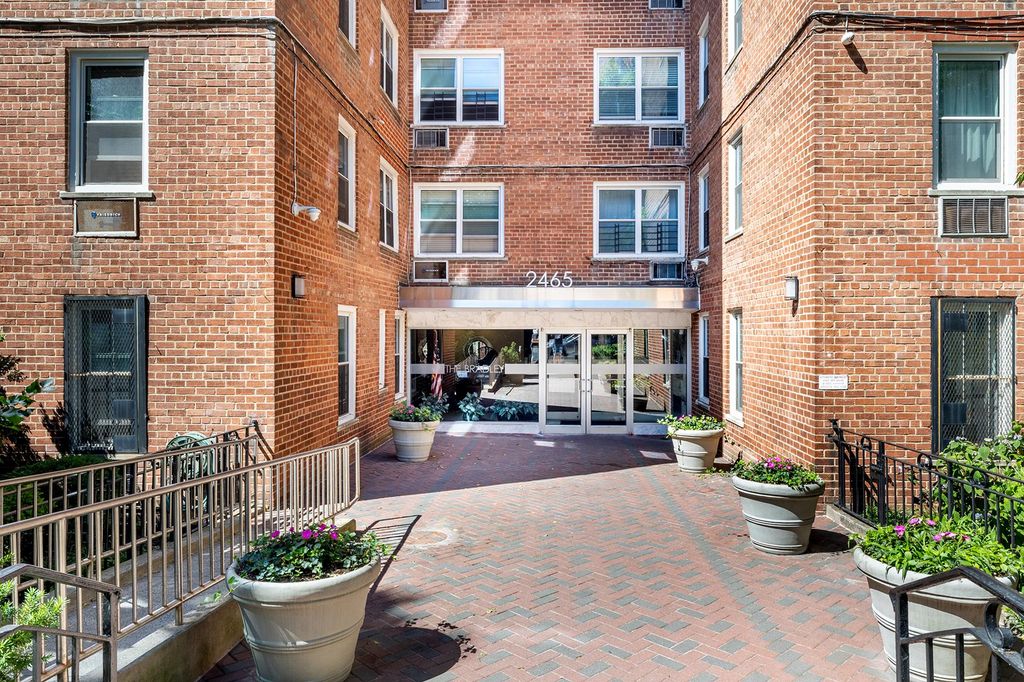 2465 Palisade Ave Apt 8B, New York City, NY 10463