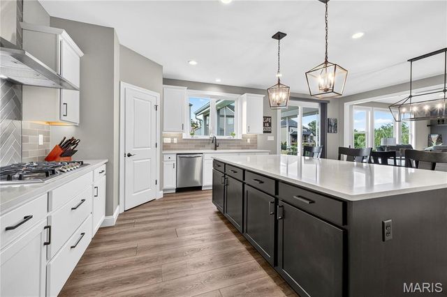 407 Tomahawk Ridge Court, St Charles, MO 63301