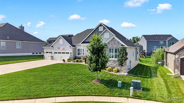 407 Tomahawk Ridge Court, St Charles, MO 63301