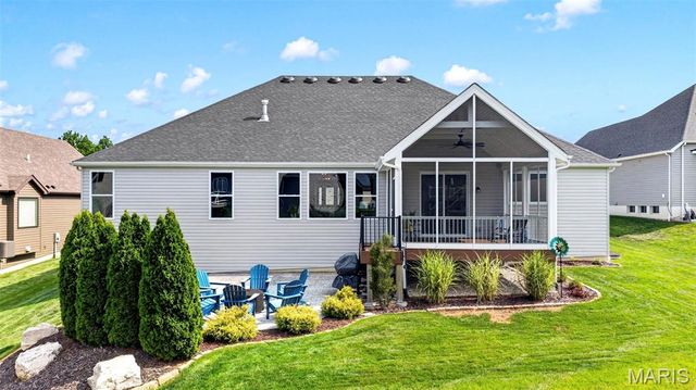 407 Tomahawk Ridge Court, St Charles, MO 63301